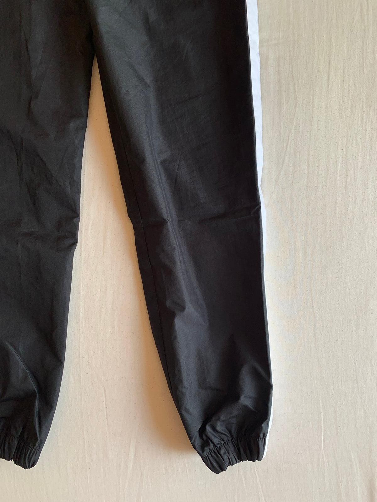 Pantalón Nike Retro Nylon Banda Blanca