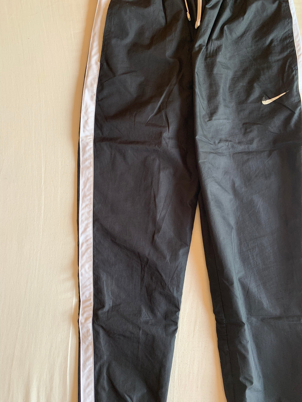 Pantalón Nike Retro Nylon Banda Blanca