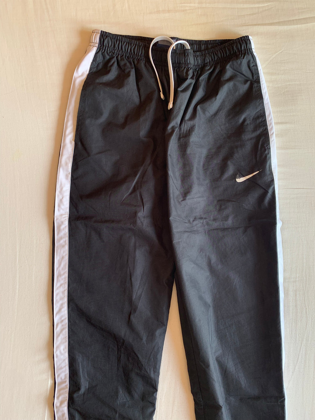 Pantalón Nike Retro Nylon Banda Blanca