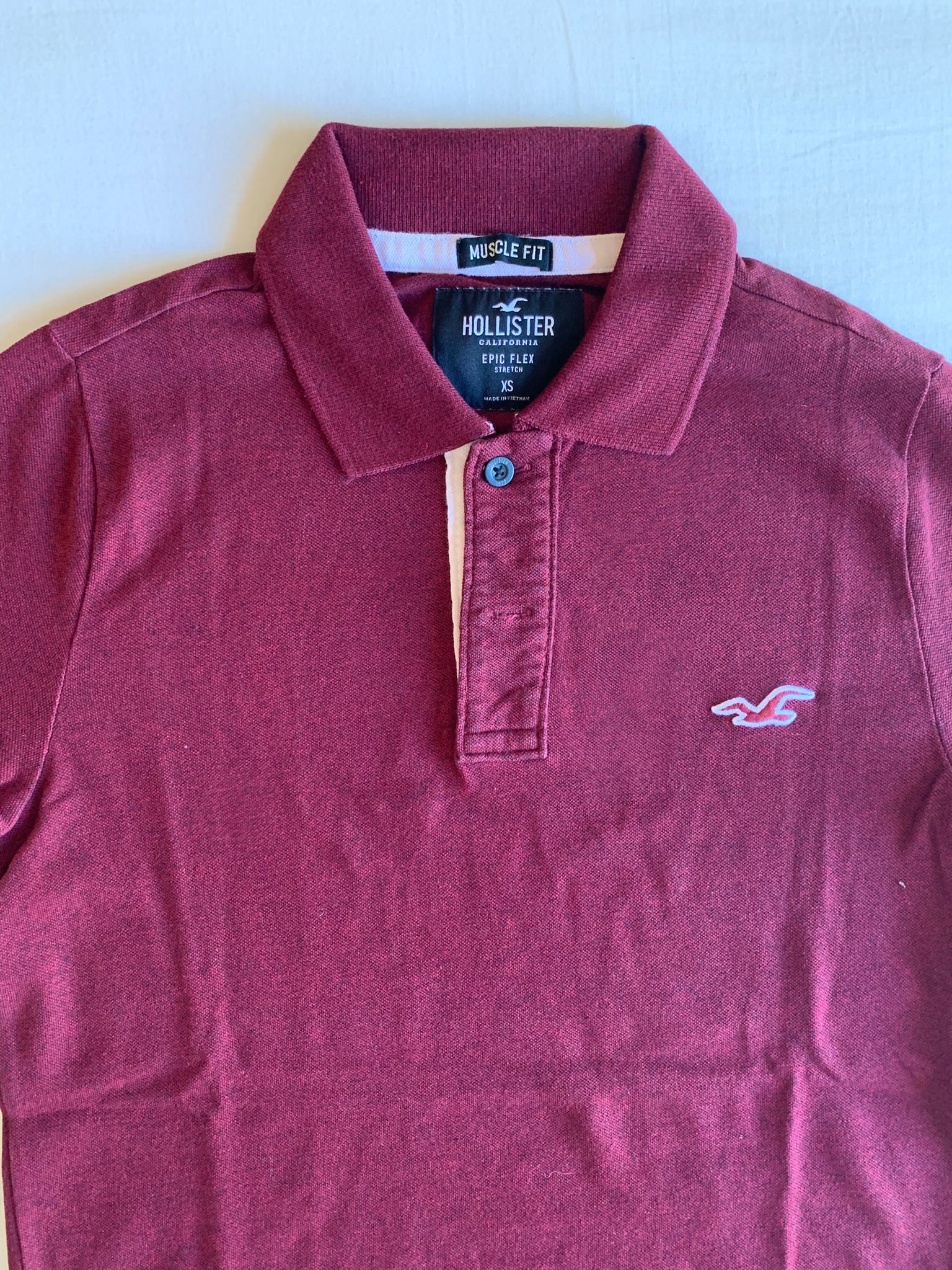 Polo Hollister Burdeos Muscle Fit