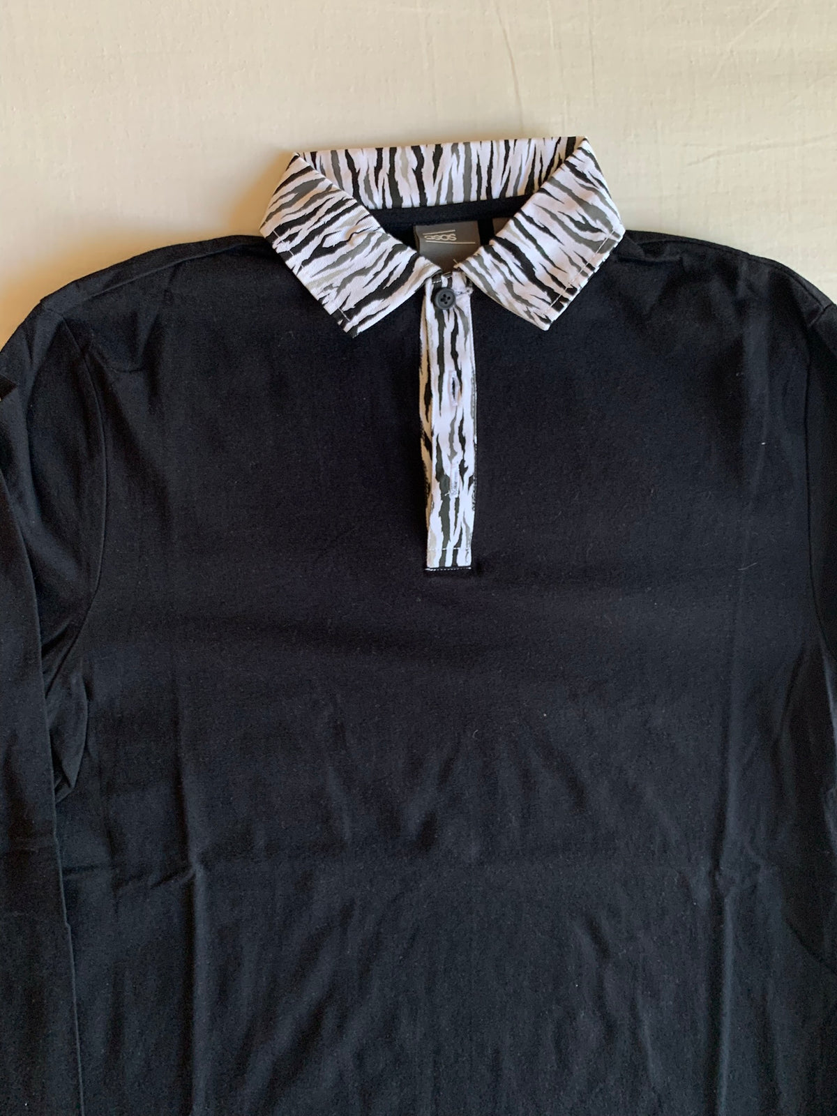 Polo ASOS Negro Cuello Cebra