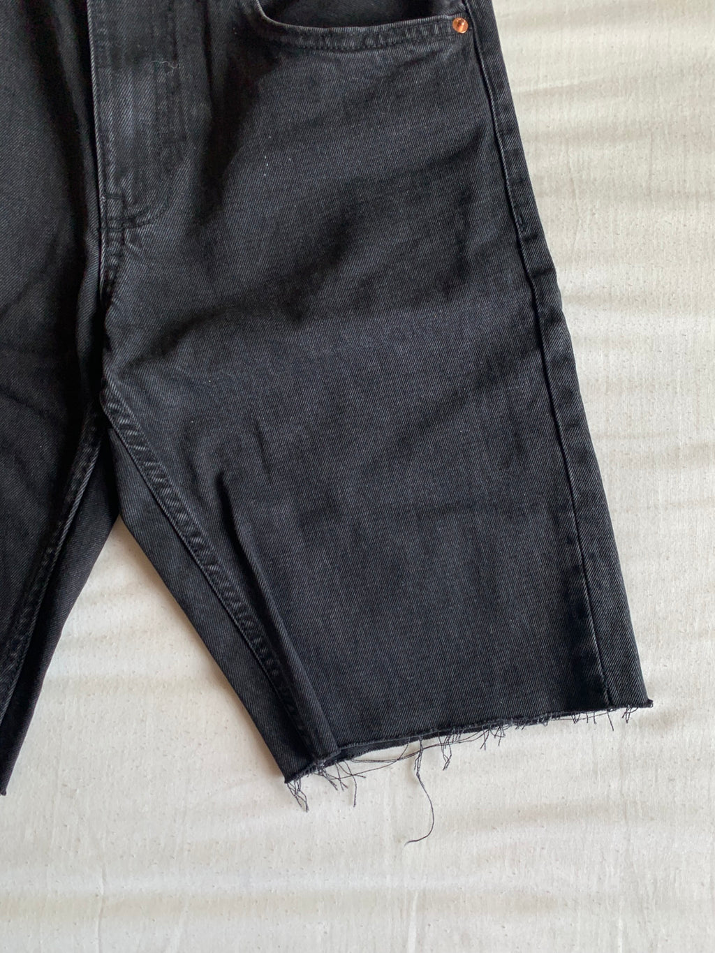 Short Denim Bershka Negro Deshilachado