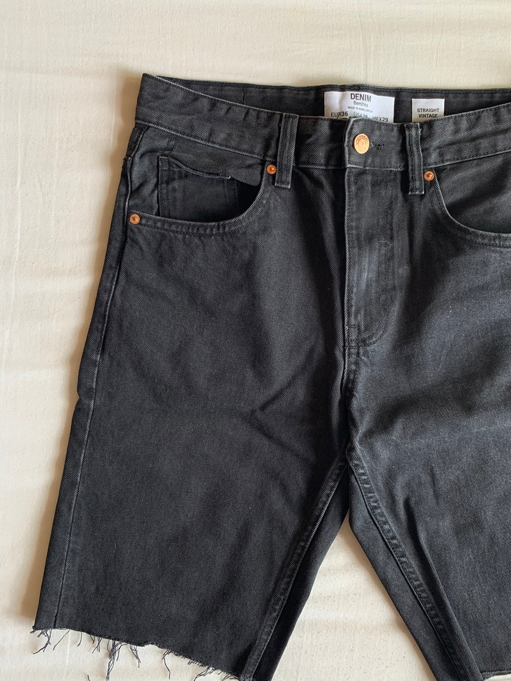Short Denim Bershka Negro Deshilachado