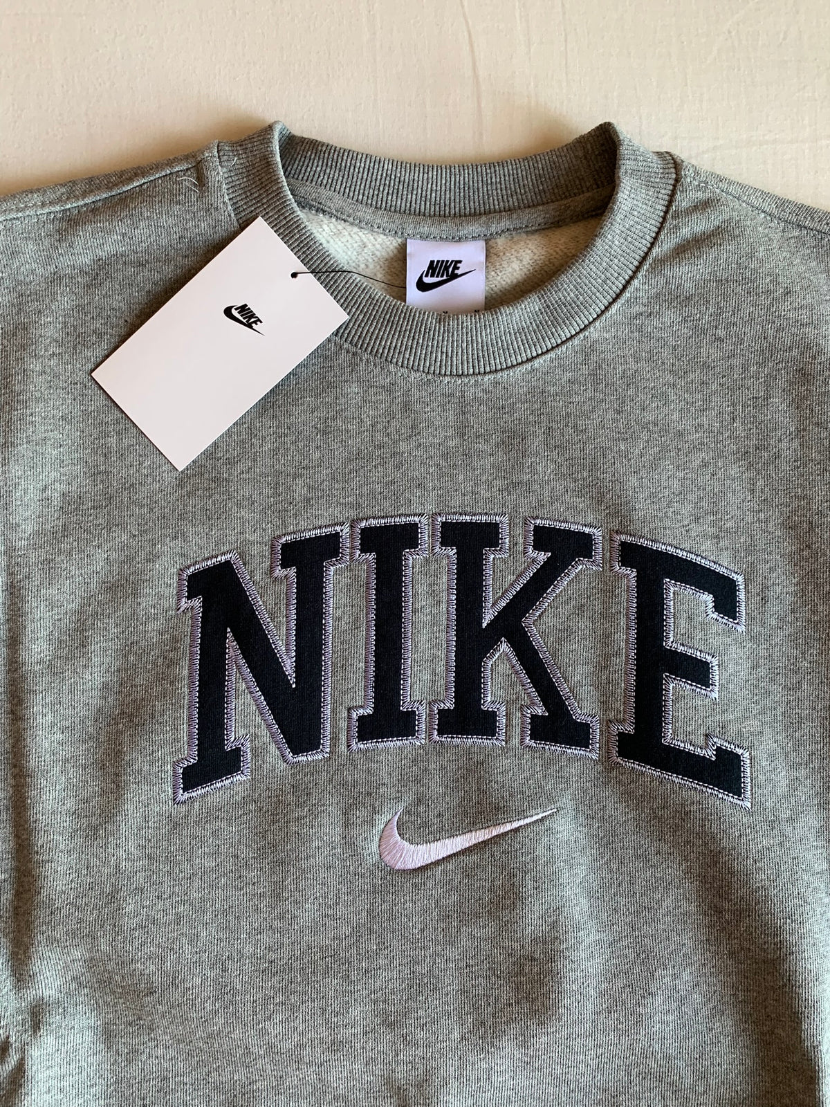 Sudadera Nike Vintage Bordada Gris
